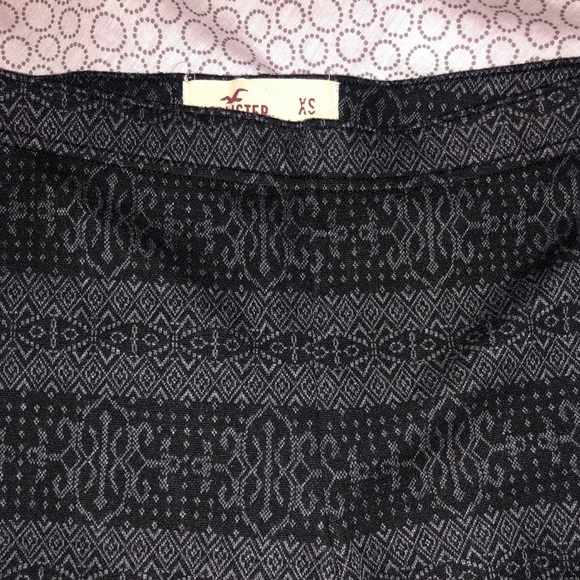 $8 with any purchase! Hollister leggings - Picture 2 of 2